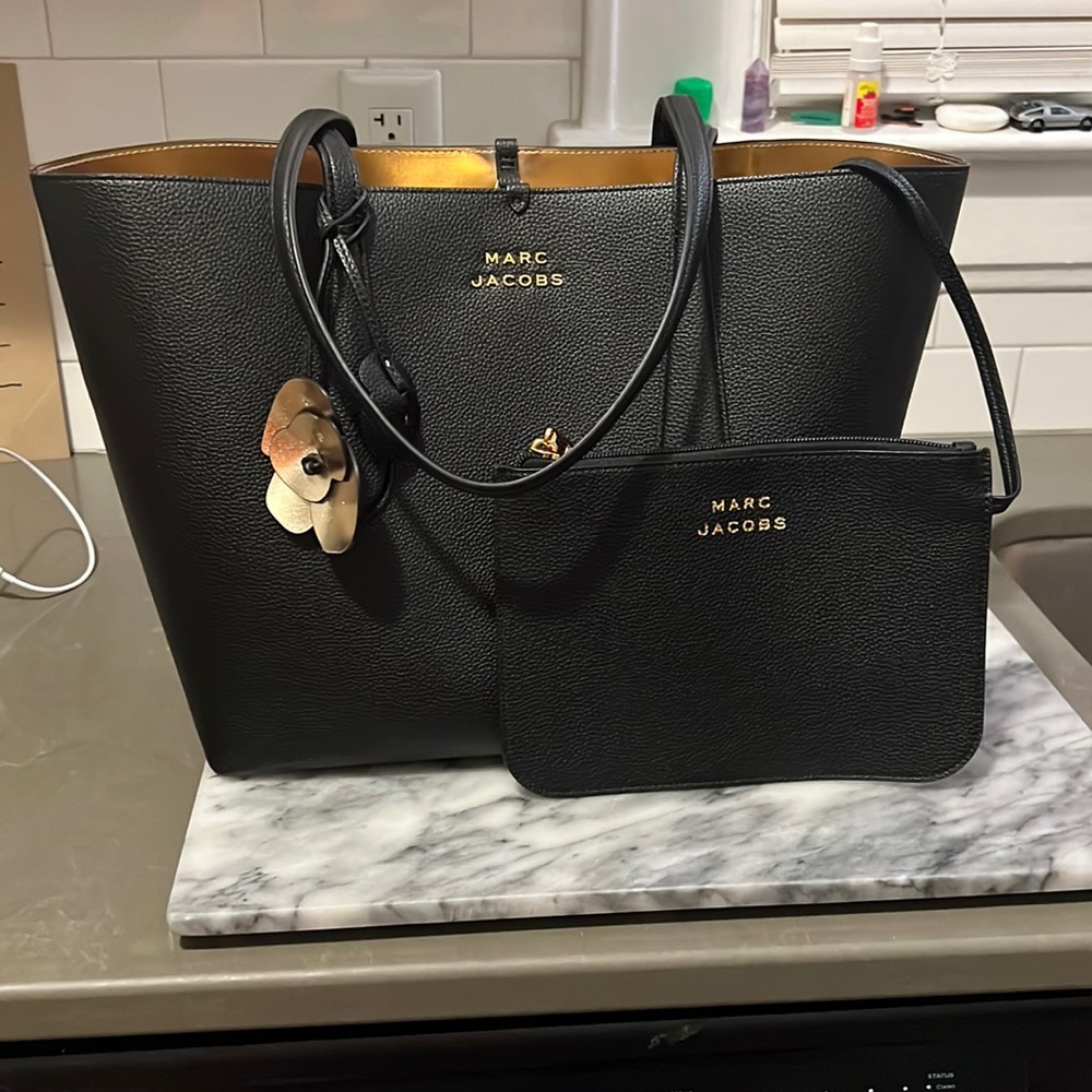 Marc Jacobs tote bag with wristlet